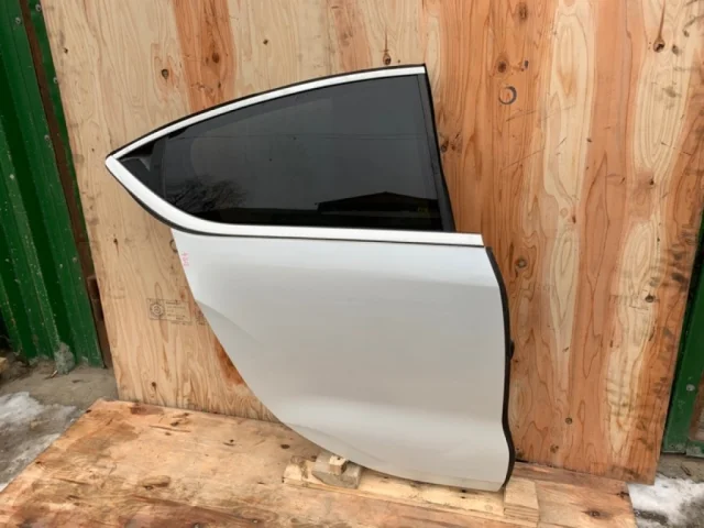 Дверь задняя правая для Citroen C4 Седан 2010-2016 на фотографиях