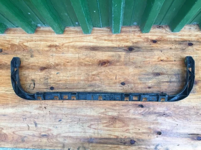 Кронштейн заднего бампера правый для Volkswagen Passat Variant (B6, Typ 3C) 2004-2010 на фотографиях