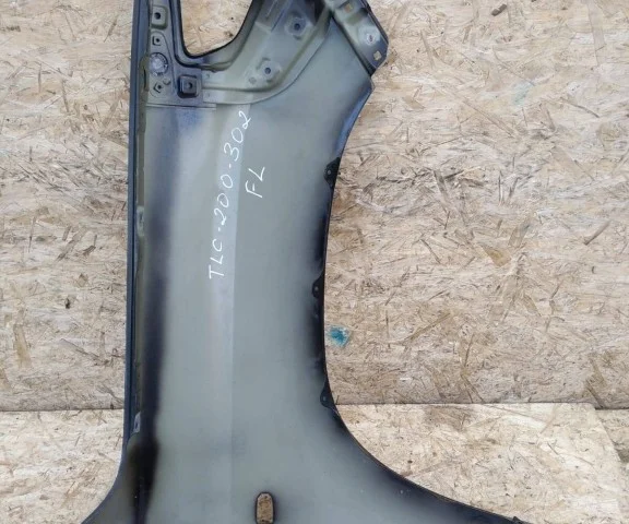 Крылья для Toyota Land Cruiser 200 (JDM) 2007-2013 на фотографиях