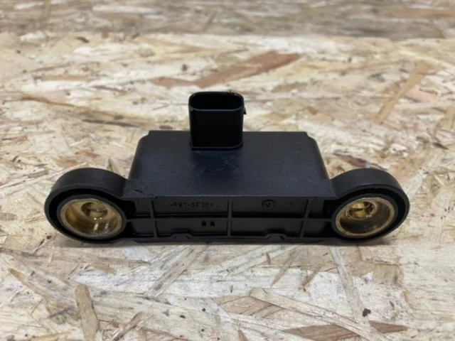 Датчик углового ускорения ESP для Mercedes-Benz C class W204 2007-2014 на фотографиях