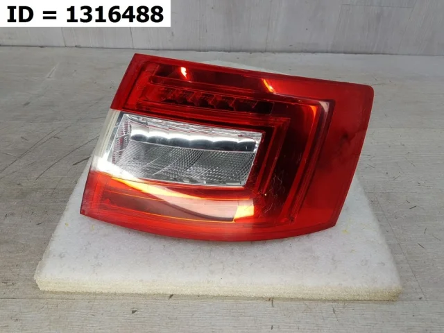 Фонарь правый для Skoda Octavia A7 Tour на фотографиях