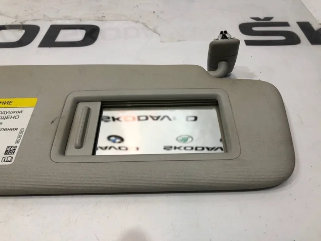 Козырек солнцезащитный правый для Skoda Octavia A7 Tour на фотографиях