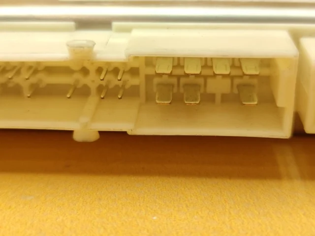 Блок управления пневмоподвеской для Mercedes-Benz S class W220 1998-2005 на фотографиях