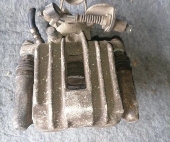 Суппорт задний правый для Audi A4 B5 1994-2001 на фотографиях