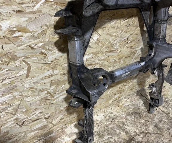 Подрамник двигателя для Porsche Panamera 970 rest 2013-2016 на фотографиях