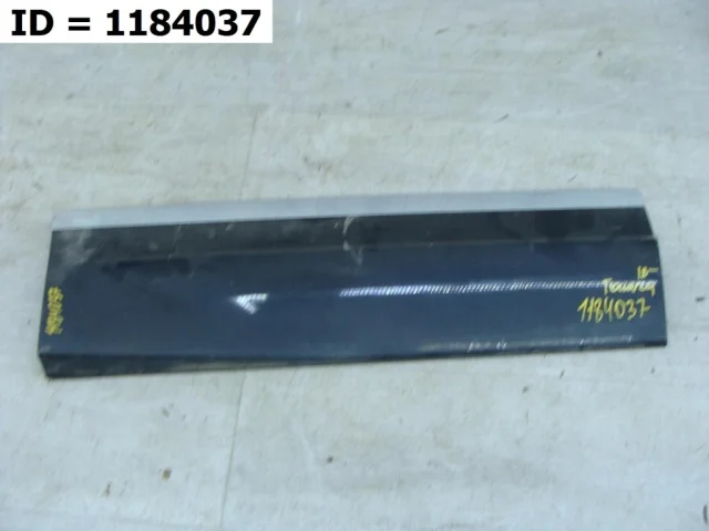 Накладка двери багажника для Volkswagen Touareg III (CR) 2018+ на фотографиях