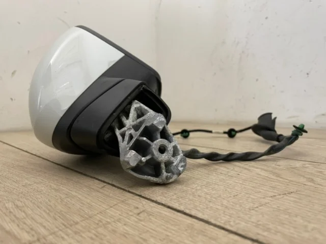 Стекла и зеркала для Volkswagen Passat (B8.5) 2019+ на фотографиях