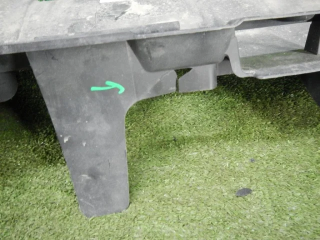 Накладка порога левая для Toyota Land Cruiser 200 (JDM) 2007-2013 на фотографиях