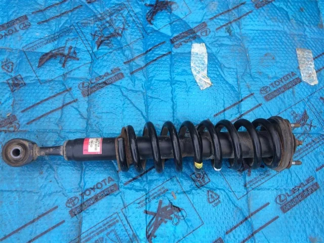 Амортизатор кабины пружинный передний левый для Toyota Land Cruiser 200 2007-2015 на фотографиях