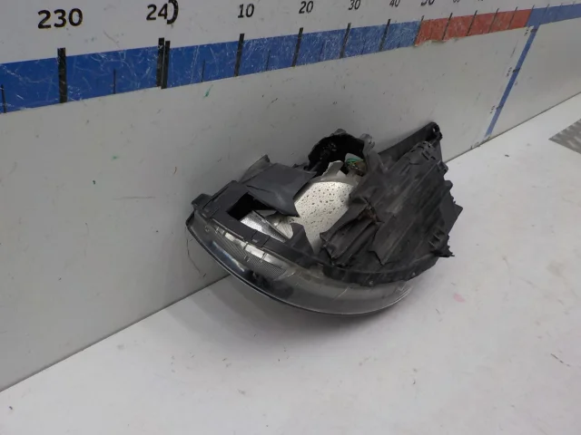 Фара правая для Hyundai Tucson LM 2009-2015 на фотографиях