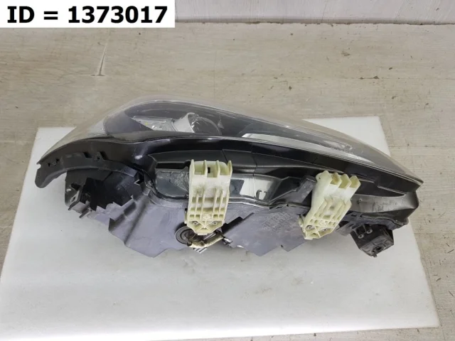 Фара правая для Infiniti QX 80 2013-2022 на фотографиях