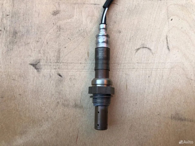 Лямбда-зонд (верхний) для Lexus RX MCU15, MCU10 (USA) 1998-2003 на фотографиях