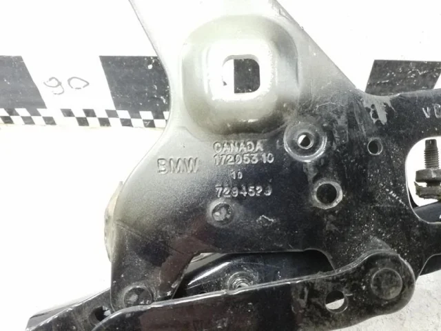 Петля капота левая для BMW X5 F15 (Ф15) 2013-2018 на фотографиях