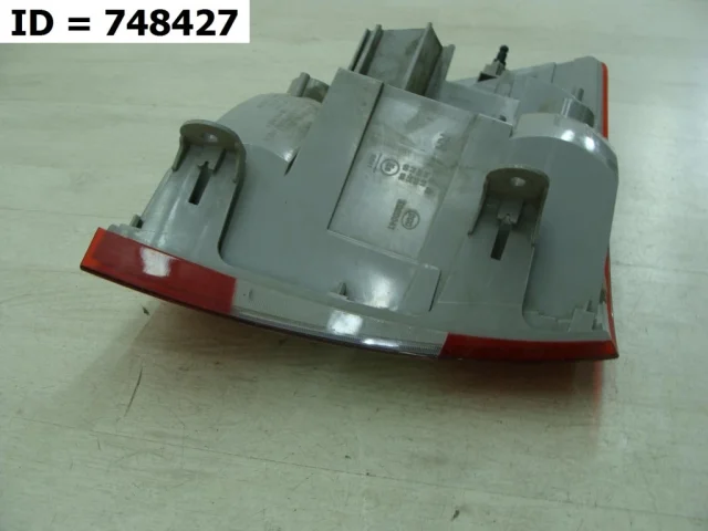 Фонарь правый для Skoda Octavia A7 Tour на фотографиях