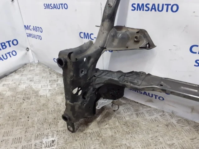 Подрамник двигателя для Audi A7 4G 2010-2014 на фотографиях