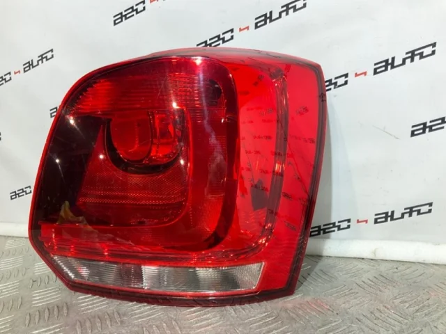 Фонарь правый для Volkswagen Polo V (6R) 2009-2014 на фотографиях