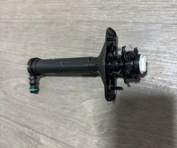 Фароомыватель правый для Audi A7 4G 2010-2014 на фотографиях