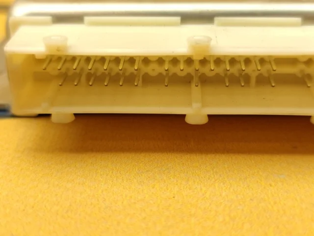 Блок управления пневмоподвеской для Mercedes-Benz S class W220 1998-2005 на фотографиях