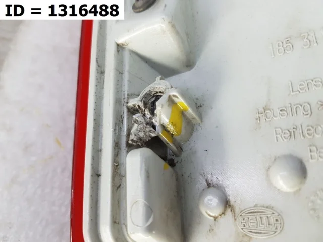 Фонарь правый для Skoda Octavia A7 Tour на фотографиях