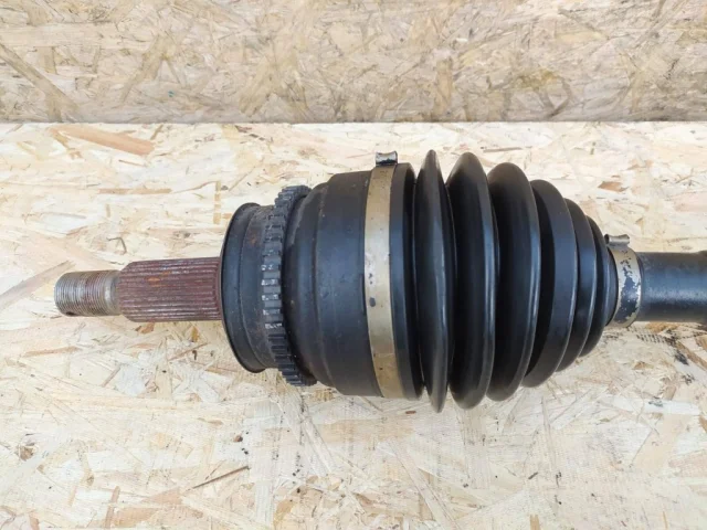 Привод задний левый для Mitsubishi Pajero V90 5dr rest II 2014-2020 на фотографиях