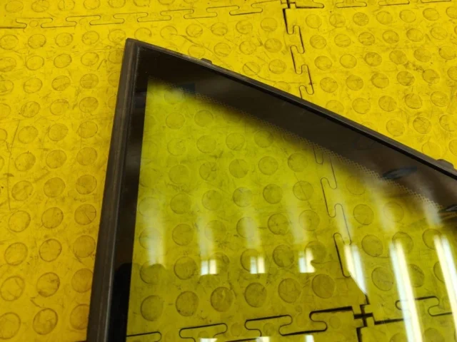 Стекло двери заднее левое для BMW 7er Е38 1994-2001 на фотографиях