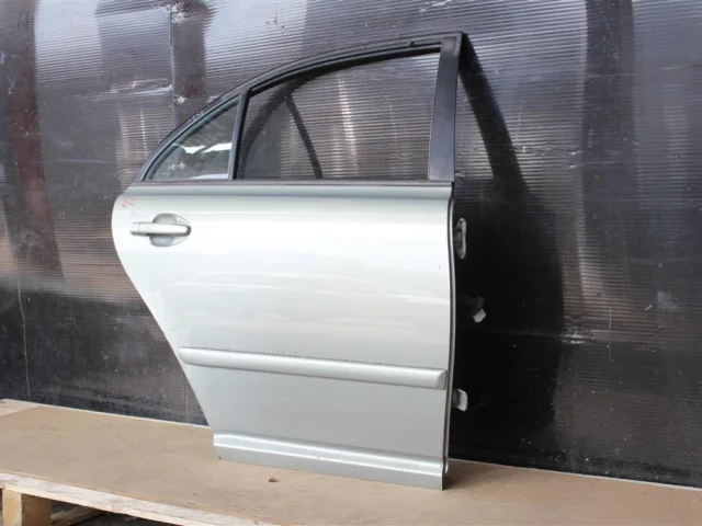Дверь задняя правая для Toyota Avensis Хетчбек T250 2003-2008 на фотографиях