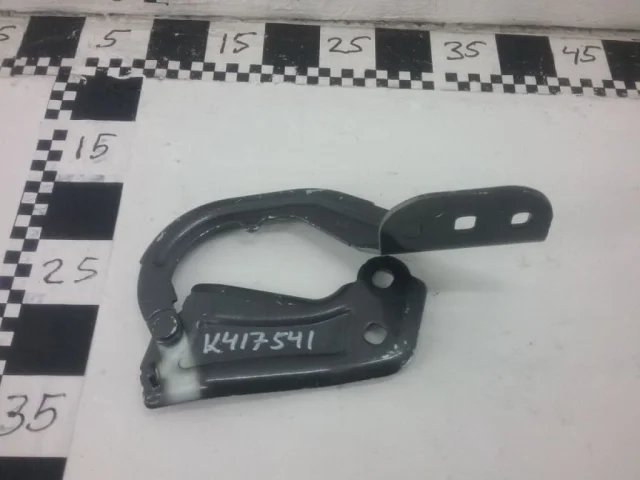 Петля капота левая для Ford Kuga CBV 2008-2013 на фотографиях