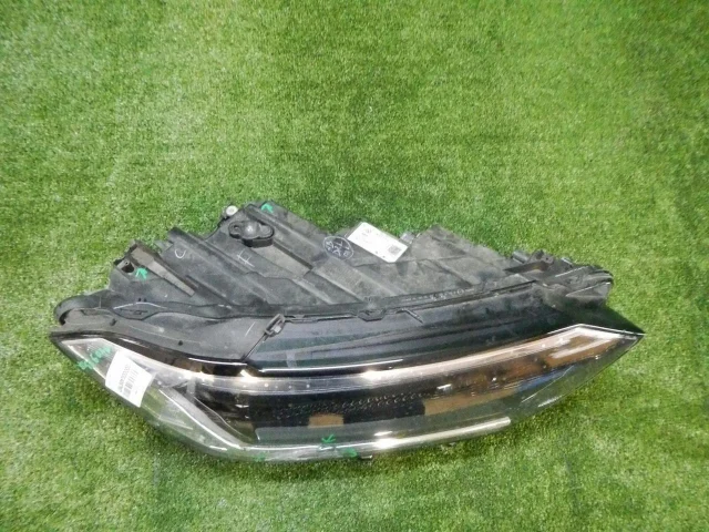 Фары для Volkswagen Jetta 7 2020+ на фотографиях