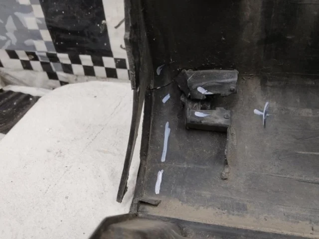 Накладка на дверь передняя левая для Toyota RAV4 XA40 2013-2015 на фотографиях