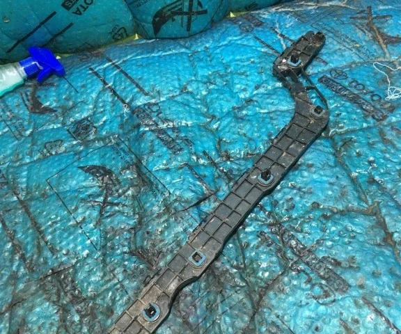 Направляющая бампера задняя правая для Toyota Land Cruiser 200 2007-2015 на фотографиях