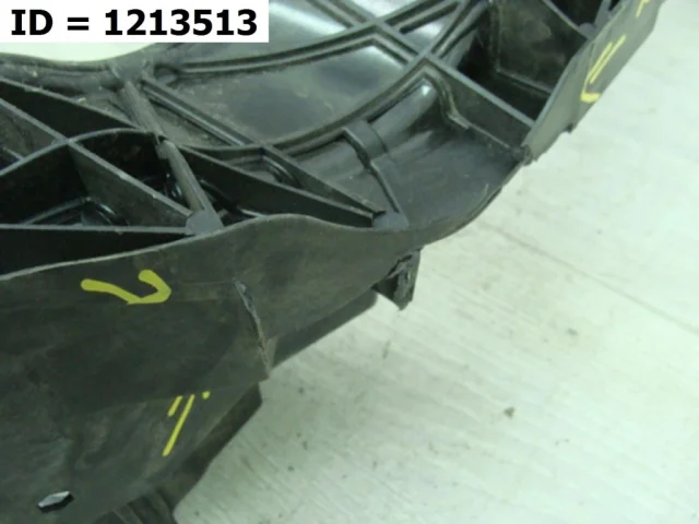 Панель радиатора (телевизор) для Audi Q8 4M 2018-2023 на фотографиях