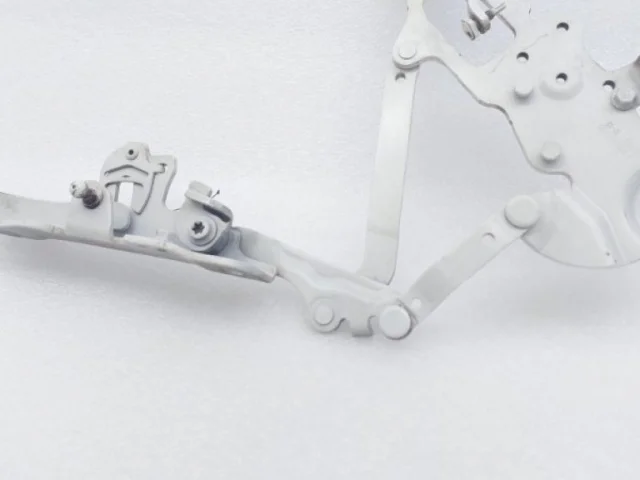 Петля капота левая для BMW 5er Ф10 Rest. 2014-2017 на фотографиях