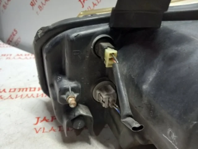 Фара ксенон левая для Suzuki SX4 2006-2009 на фотографиях