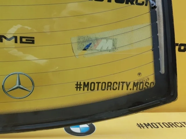 Стекло заднее для BMW 7er Е38 1994-2001 на фотографиях