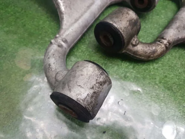 Рычаг передний правый верхний для Mercedes-Benz M class W163 1998-2005 на фотографиях