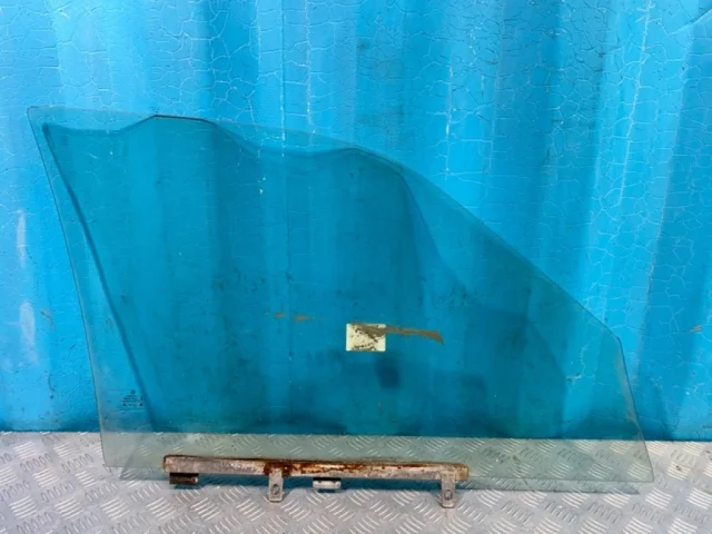 Стекло двери переднее левое для Volkswagen Passat Variant (B4, Typ 3A) 1993-1997 на фотографиях