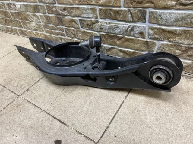 Качающийся рычаг левый для Hyundai Tucson NX4 2020+ на фотографиях