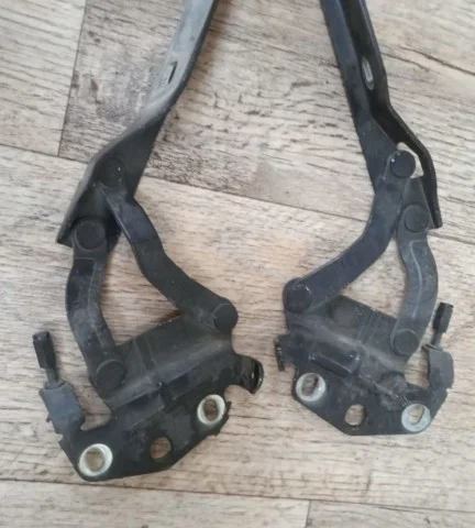 Петля капота левая для Volkswagen Passat (B7) 2010-2014 на фотографиях