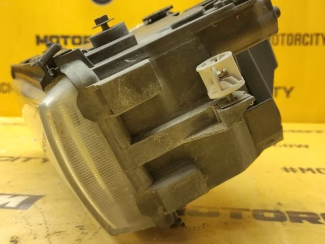 Фара левая для BMW 7er Е38 1994-2001 на фотографиях