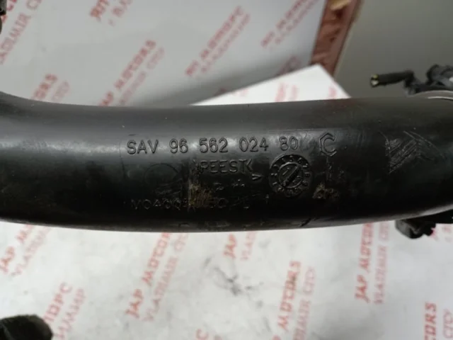 Патрубок интеркулера для Citroen C4 Седан 2010-2016 на фотографиях