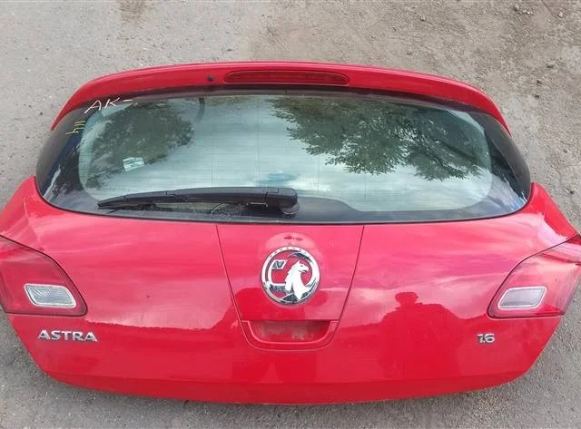 Крышка багажника для Opel Astra J Sports Tourer 2009-2017 на фотографиях