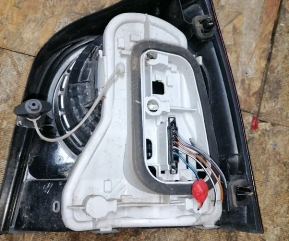 Фонарь левый для Volkswagen Polo IV (9N3) 2005-2009 на фотографиях