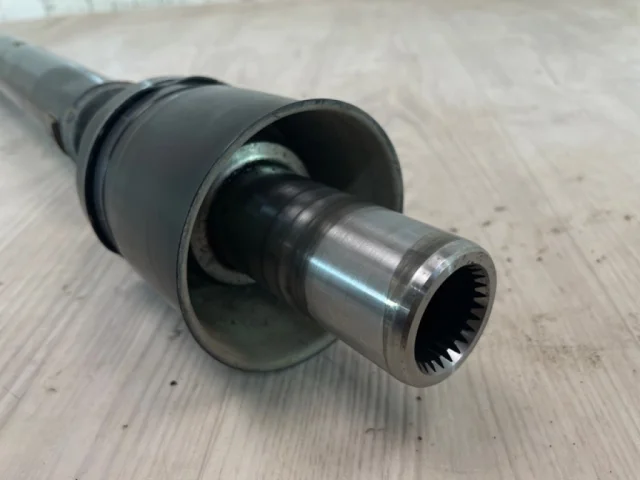 Карданный вал задний для Mitsubishi Pajero V70 5dr (JDM) 1999-2006 на фотографиях