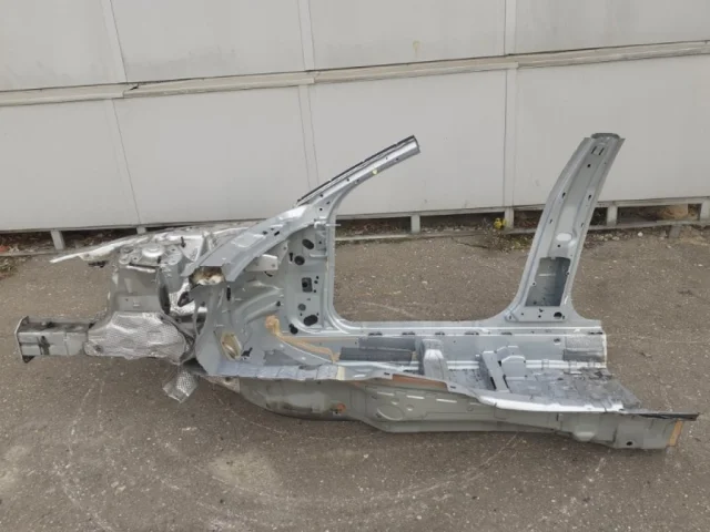 Порог правый для Audi A7 4G 2010-2014 на фотографиях