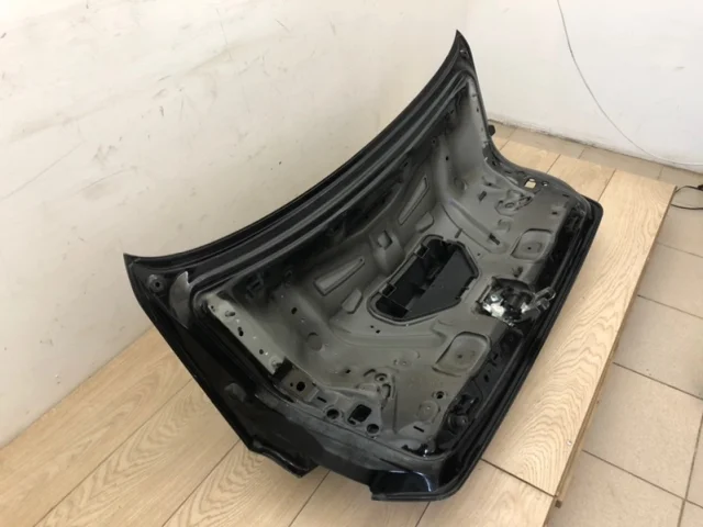 Крышка багажника для Audi A4 B9 2015+ на фотографиях