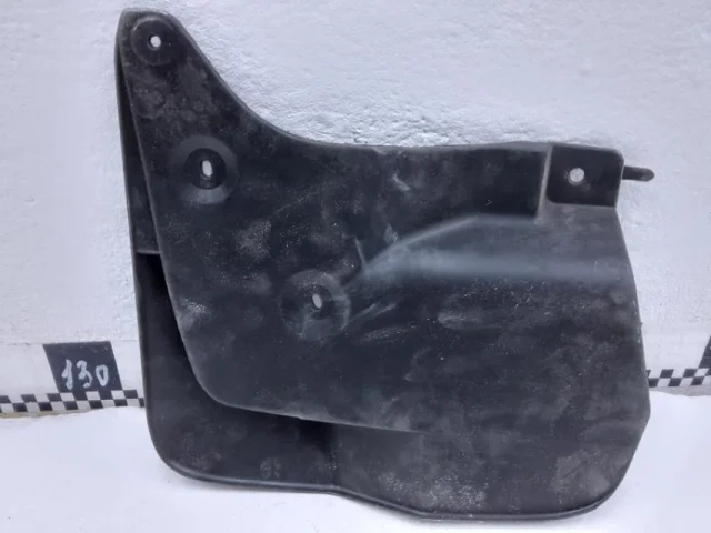 Брызговик передний правый для Toyota Land Cruiser 200 (JDM) 2007-2013 на фотографиях