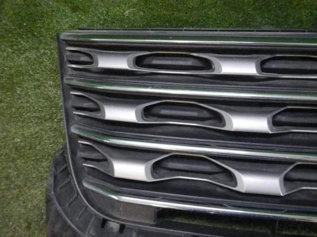 Решетка переднего бампера для Ford Explorer U502 rest 2014-2019 на фотографиях