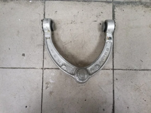 Рычаг передний правый верхний для Mercedes-Benz GL class X166 2012-2016 на фотографиях