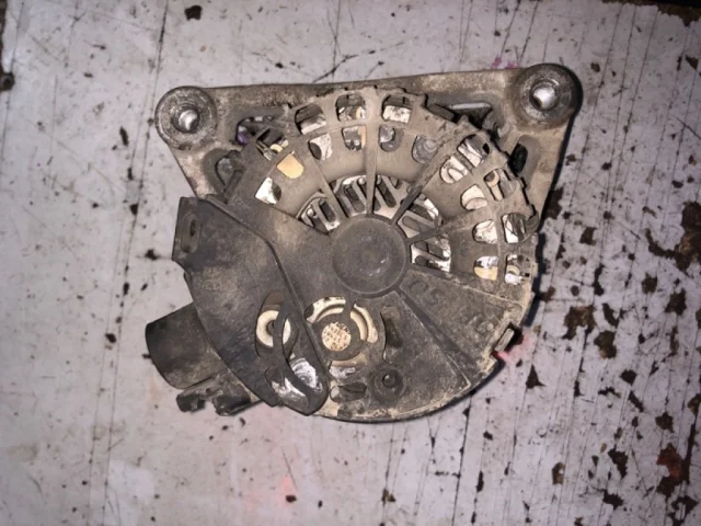 Генератор для Citroen C4 Хэтчбек 3dr 2004-2011 на фотографиях