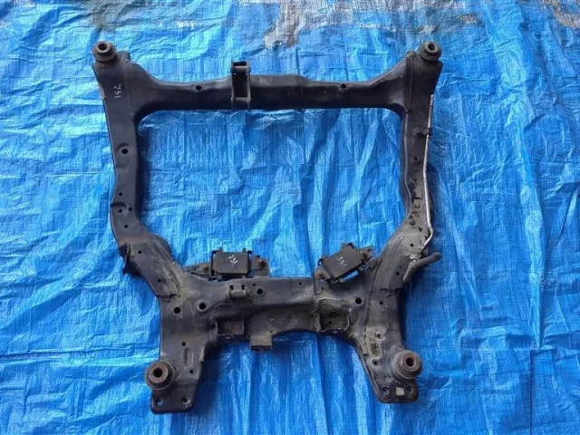 Подрамник двигателя для Nissan Teana J31 2003-2007 на фотографиях